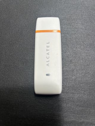 Modem Alcatel bianco e arancione