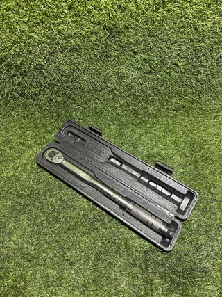 Llave dinamométrica 3/8 con maletín