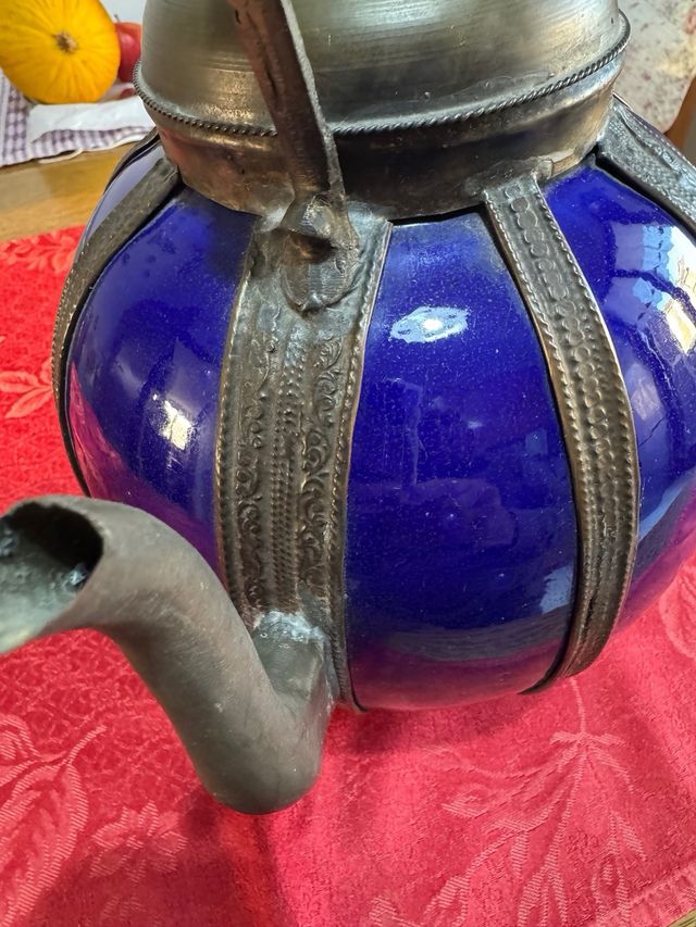 Brocca decorativa blu ceramica metallo