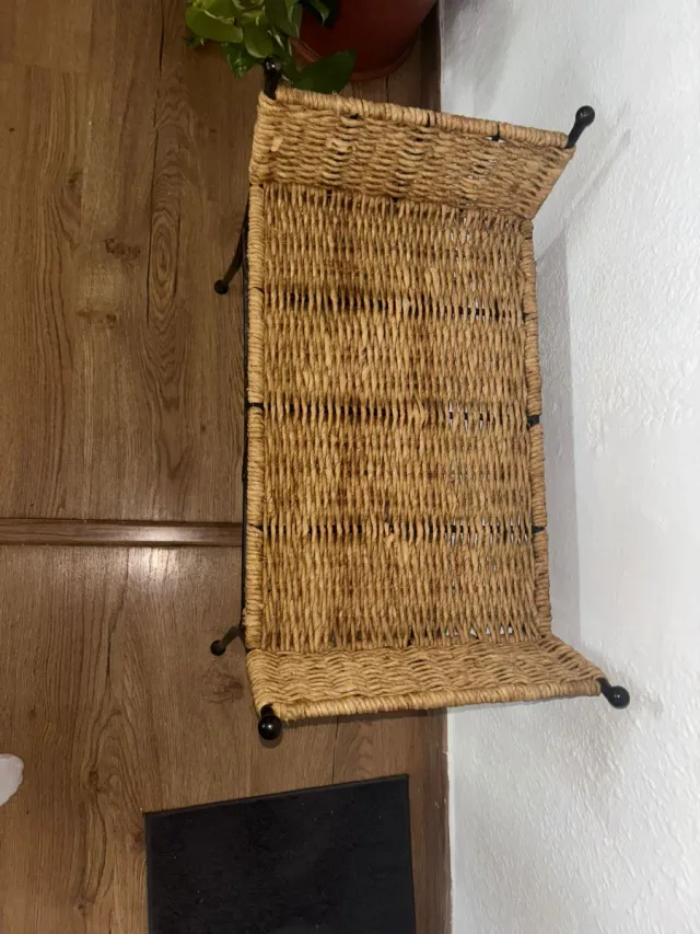 Banqueta metal y mimbre con cojín