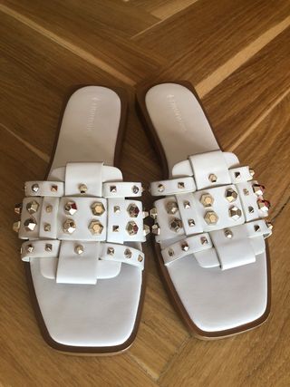 Sandalias Stradivarius tachuelas T.37
