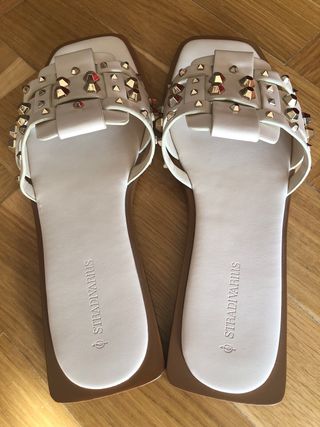 Sandalias Stradivarius tachuelas T.37