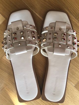 Sandalias Stradivarius tachuelas T.37