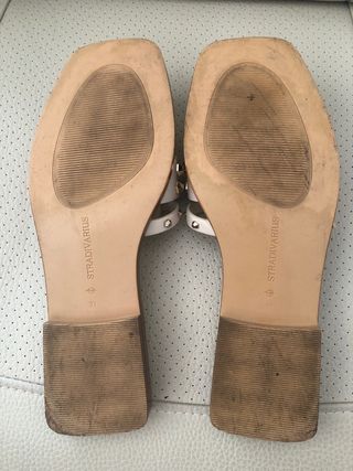 Sandalias Stradivarius tachuelas T.37