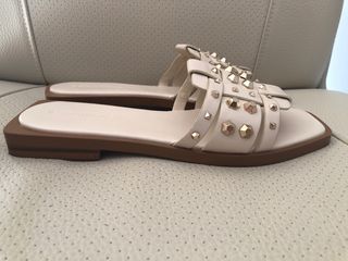 Sandalias Stradivarius tachuelas T.37