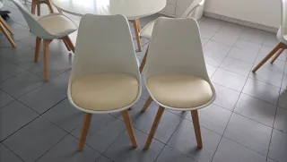 Sillas Nórdicas Blancas y Beige