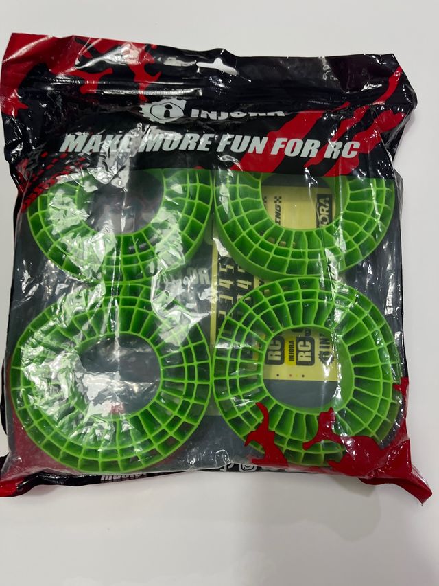 Injora. Innesti in gomma per veicoli telediri