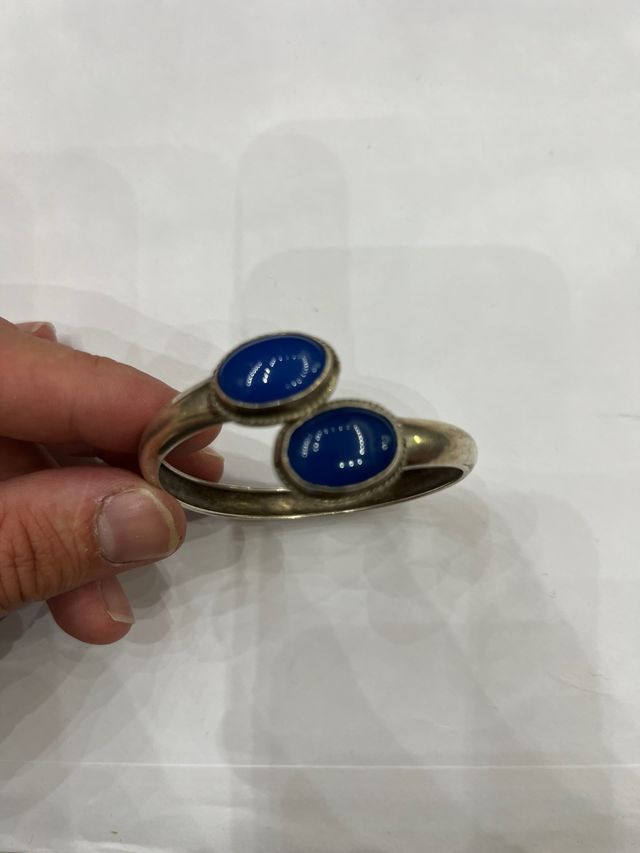 Brazalete de plata con piedras azules