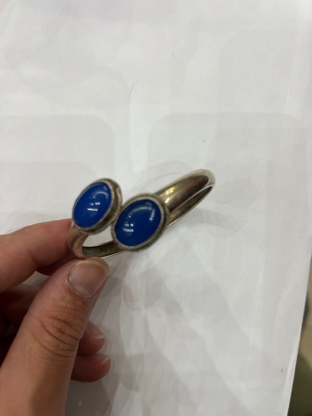 Brazalete de plata con piedras azules