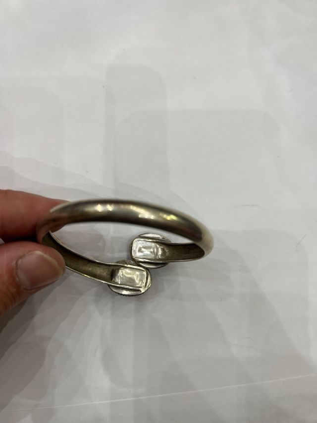 Brazalete de plata con piedras azules