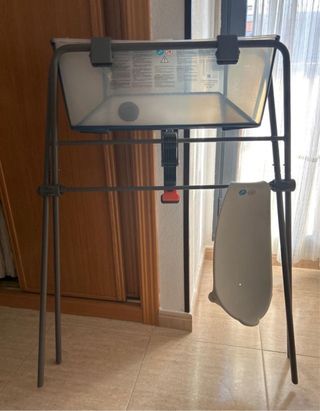 Bañera Stokke con patas y adaptador bebé
