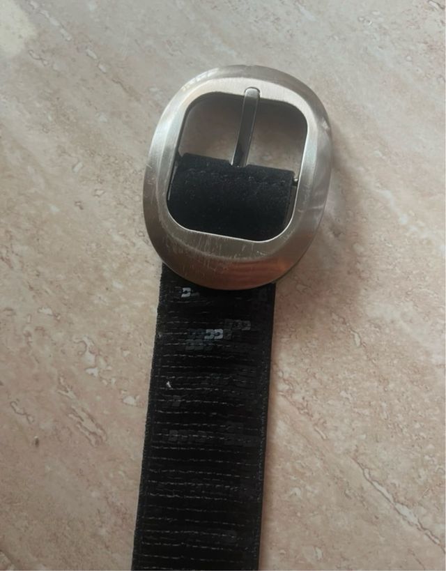 Cinturón de lentejuelas negro y plateado