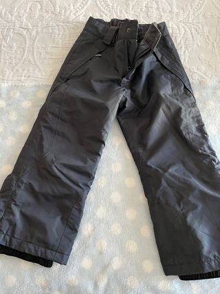 Pantalón de esquí gris.