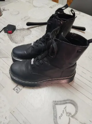 Botas de moto talla 39 marca Mustang 