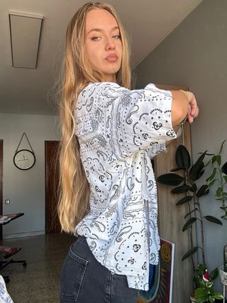 Camisa corta con estampado bandana