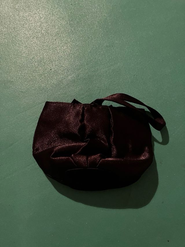 Mini pochette nera Menbur con fiorellino