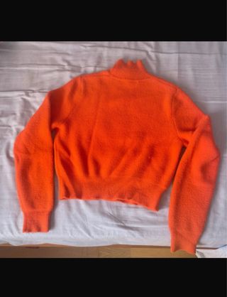 Jersey naranja cuello alto