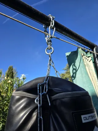 Saco de boxeo Outshock negro. PB1000