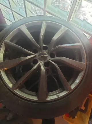 Llantas de serie Kia Stinger con Neumáticos