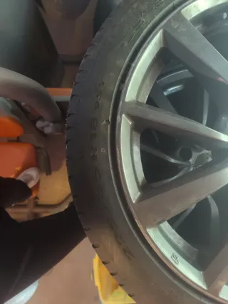 Llantas de serie Kia Stinger con Neumáticos