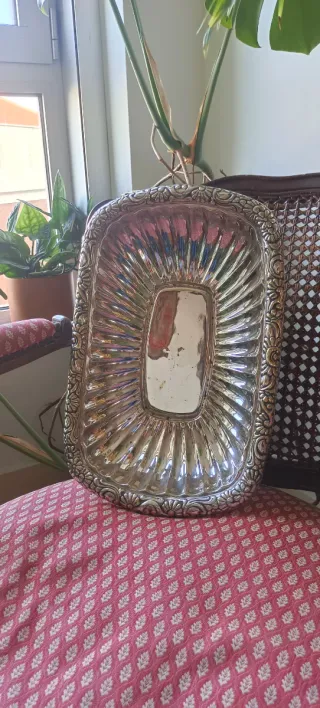 Hermoso centro de mesa plateado