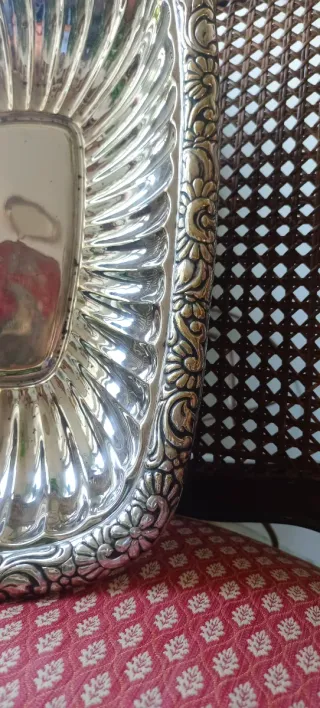 Hermoso centro de mesa plateado