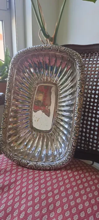 Hermoso centro de mesa plateado