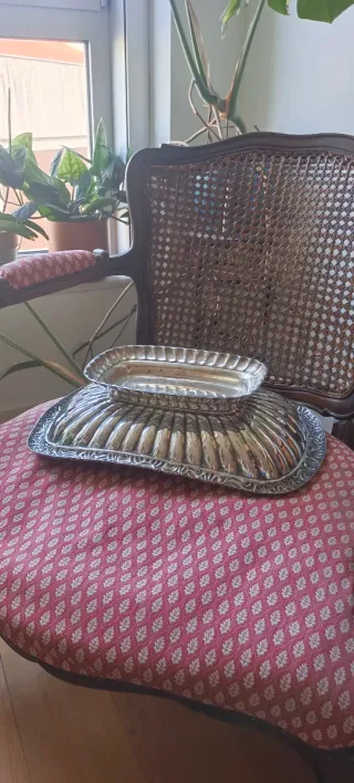 Hermoso centro de mesa plateado