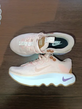 Zapatillas Nike Motiva Talla 36 Rosa y Morado