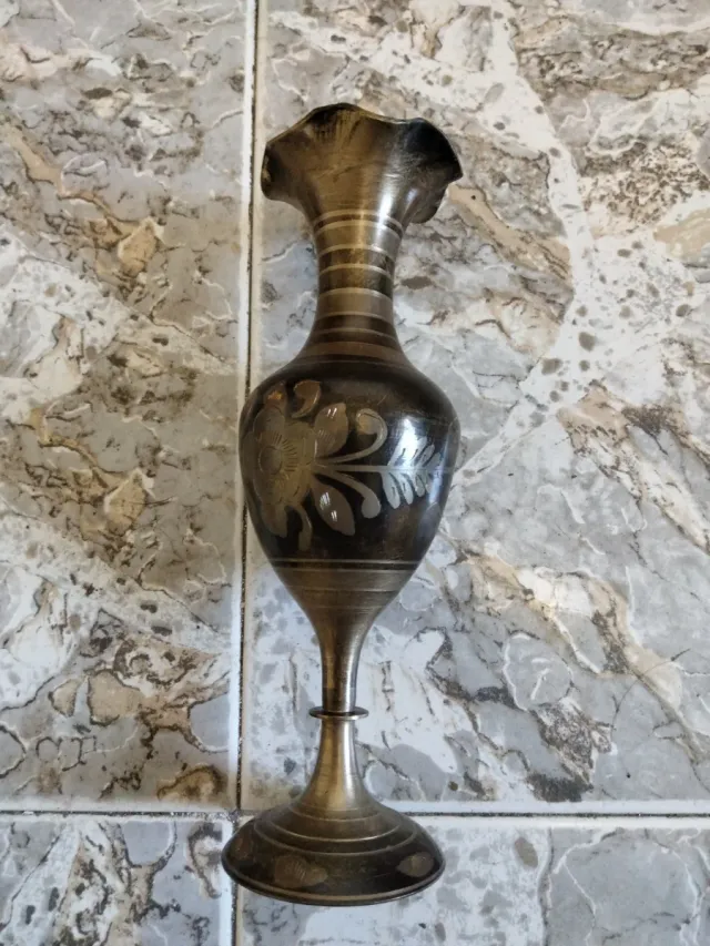 Vaso in metallo dorato e argentato