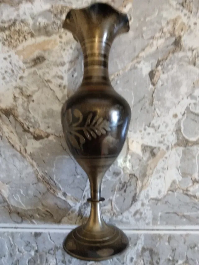 Vaso in metallo dorato e argentato