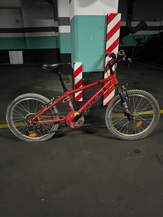 Bicicleta infantil roja B'TWIN