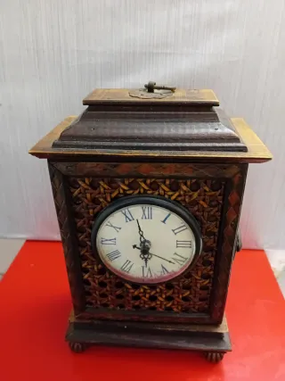 Reloj de sobremesa antiguo