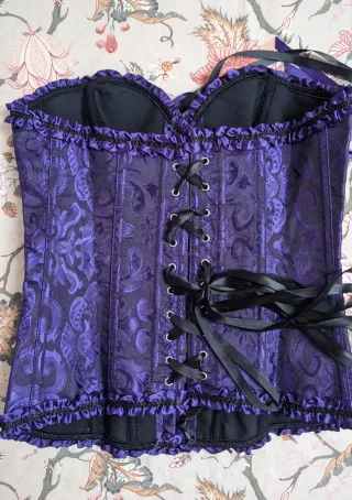 Corsé morado púrpura con estampado