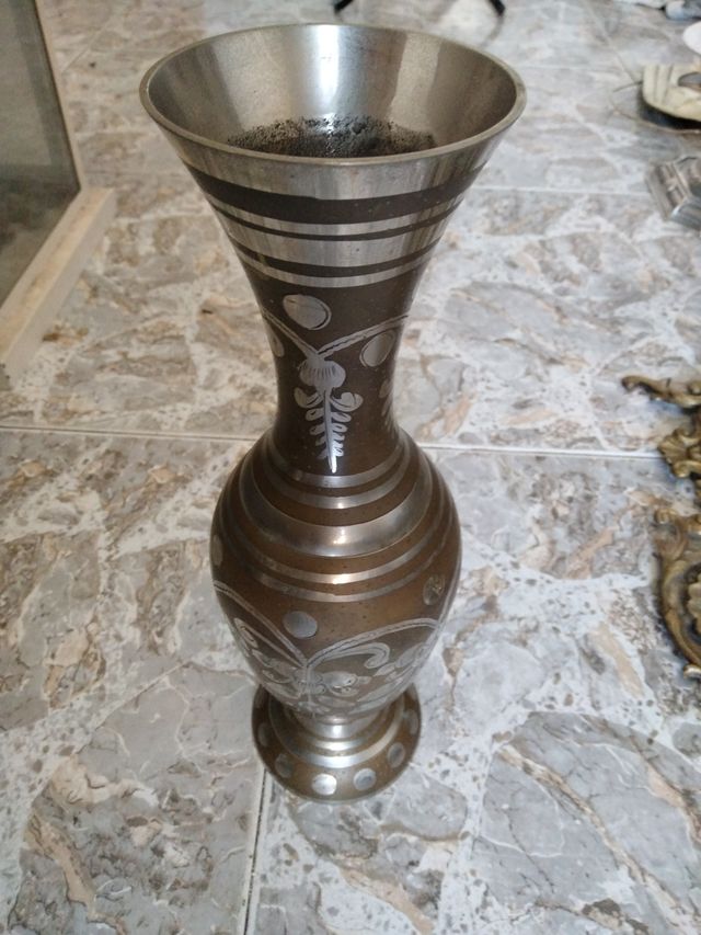 Vaso in metallo dorato e argentato