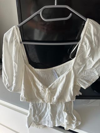 Blusa Stradivarius blanca manga abullonada