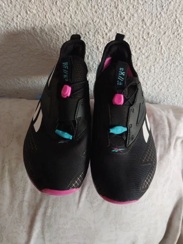 Zapatillas Reebok Negras y Rosas