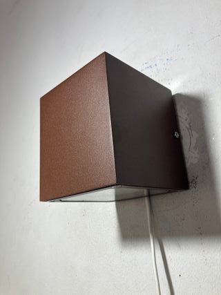 Lampada parete cubo marrone IP54