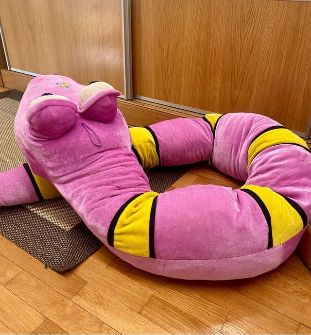Peluche serpiente largo, lila y amarillo de 230cm