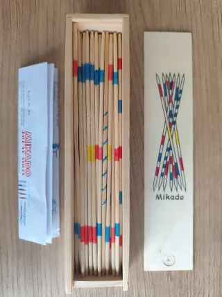 Mikado de madera con caja y reglas