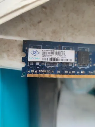 Módulos RAM DDR2, 1 de  4GB PC2-6400+ 1GB PC2-5300