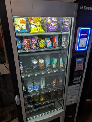 ¡INSTALA TU MÁQUINA EXPENDEDORA SIN COSTE!