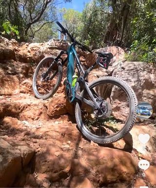 Canyon Neuron fullcarbono doble suspensión ebike