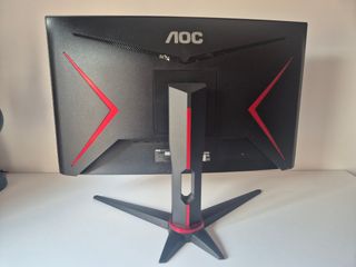 Monitor gaming AOC 23.8 pulgadas 165 Hz Full HD.