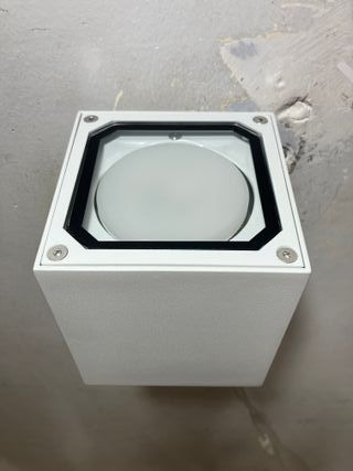 Lampada parete cubo bianco IP54