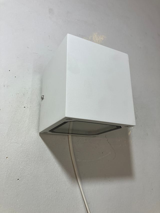 Lampada parete cubo bianco IP54