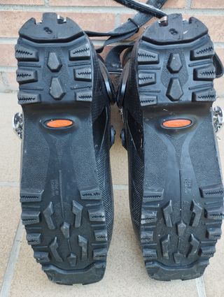 Equipo Esquí Travesía, botas Atomic y esquís.