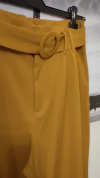 Pantalón Zara