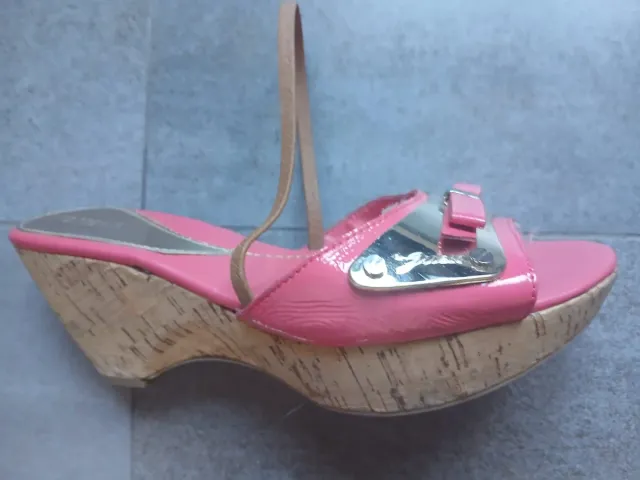 Sandalias Guess Mujer Rosas y Doradas