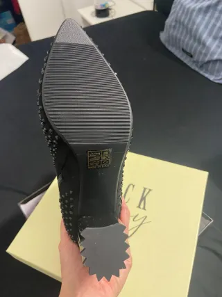 Botines negros brillantes con pedrería